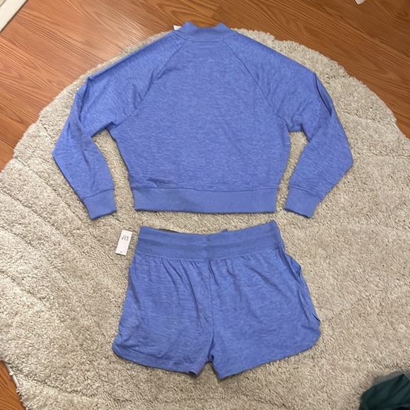 Gap Jersey Set - quarter zip dolman top and shorts - Picture 4 of 4